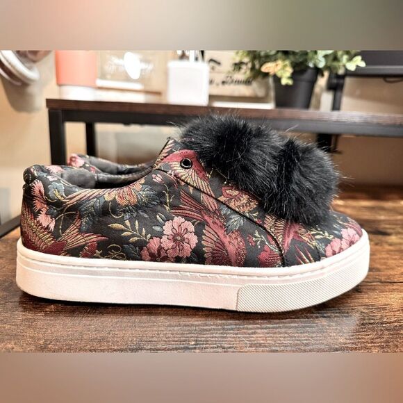 Sam Edelman Tapestry Print Pom Pom Sneakers Size 8.5 - Picture 1 of 11